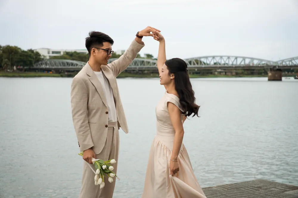 Ảnh cưới bên sông Hương